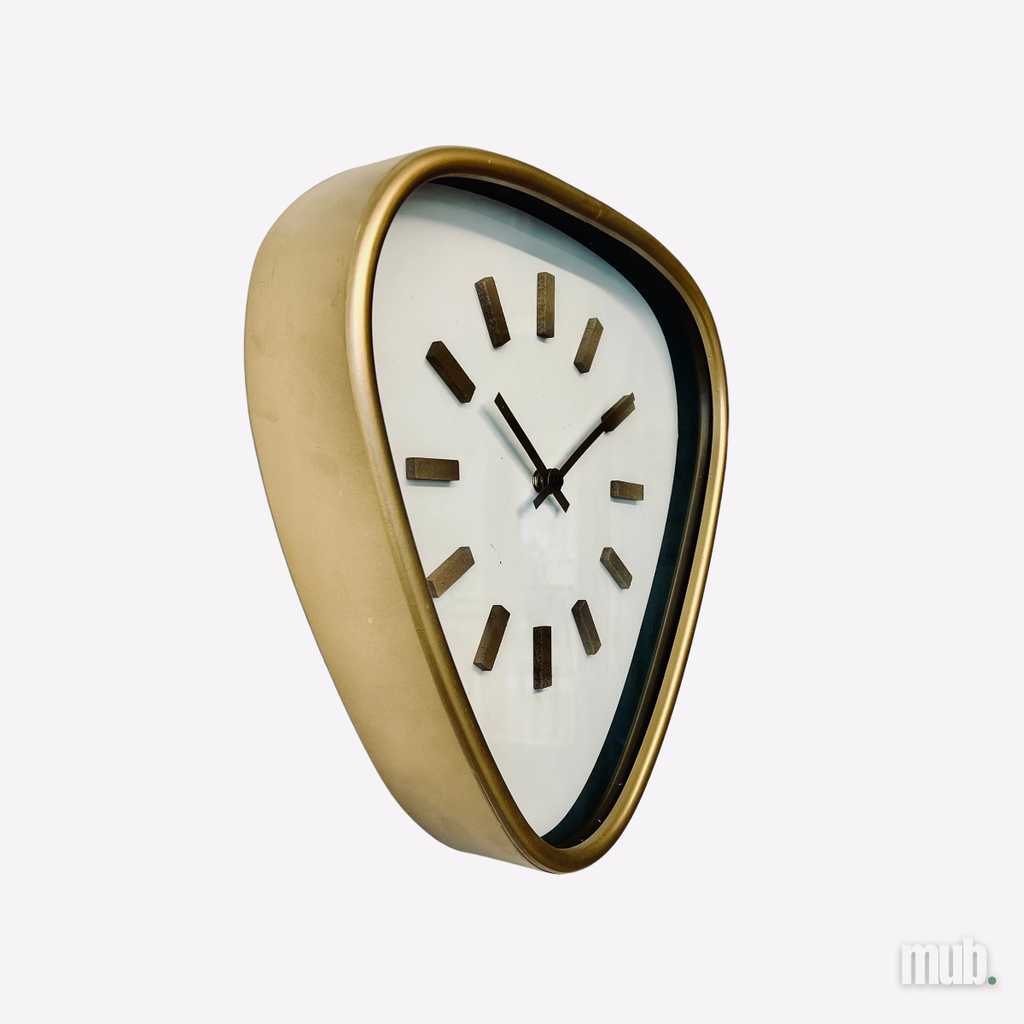 Horloge en métal 