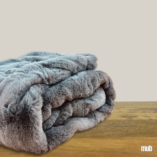 Jeté en fourrure gris taupe