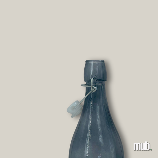 Bouteille de limonade en verre fumé